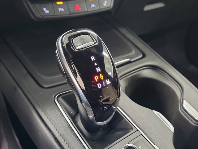 Used 2024 Cadillac XT4 Luxury w/ Cold Weather Package FWD image 31