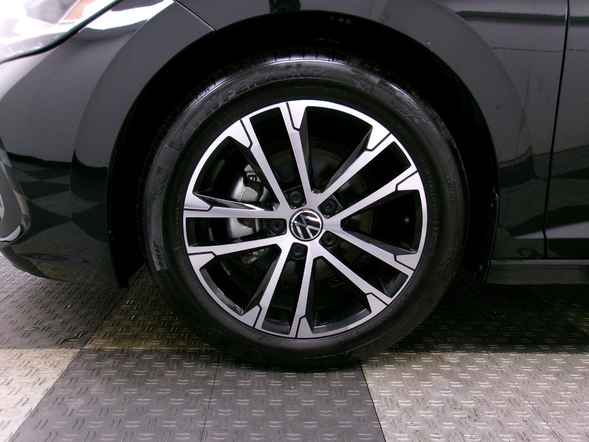 Used 2024 Volkswagen Jetta Sport image 15