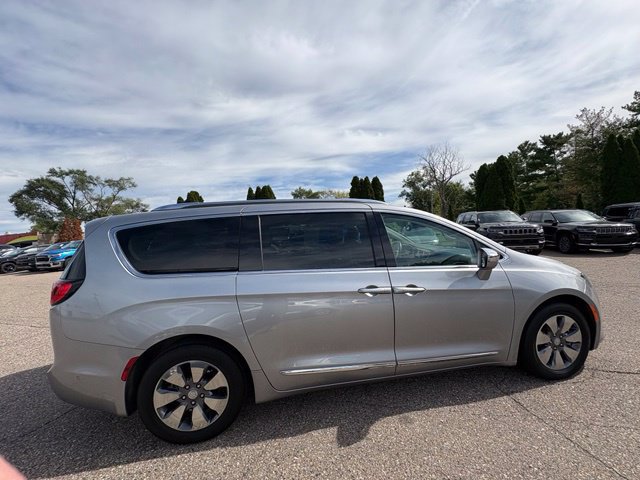 Used 2018 Chrysler Pacifica Limited w/ Advanced Safetytec Group FWD image 6