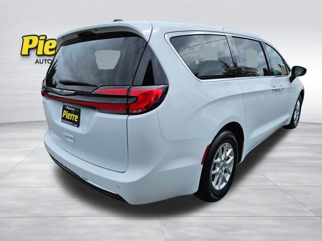 Used 2023 Chrysler Pacifica Touring-L FWD image 5