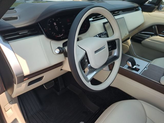 New 2026 Land Rover Range Rover Long Wheelbase SE AWD/4WD image 7