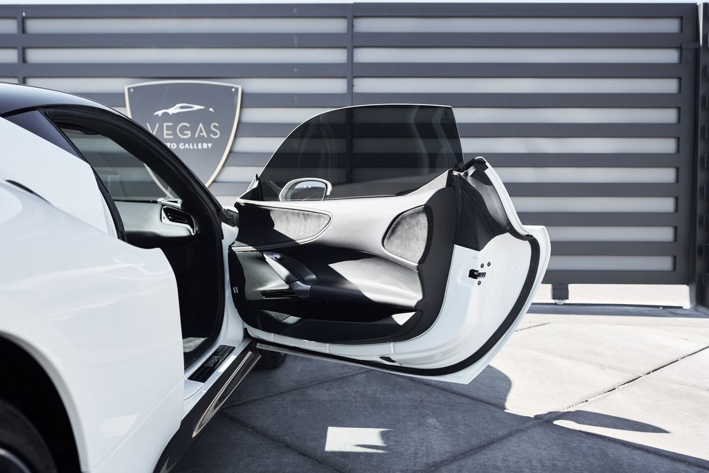 Used 2023 Ferrari SF90 Stradale image 32