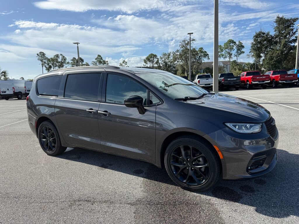 Used 2023 Chrysler Pacifica Limited w/ S Appearance Package AWD/4WD image 1