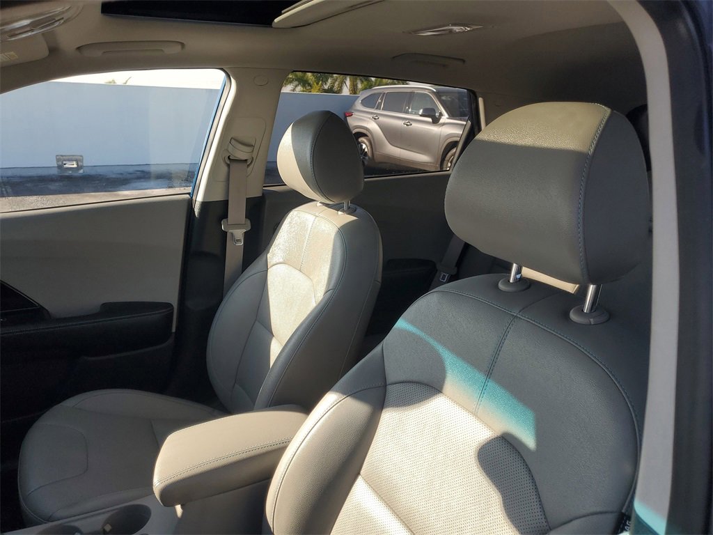 Used 2022 Kia Niro EX Premium image 16