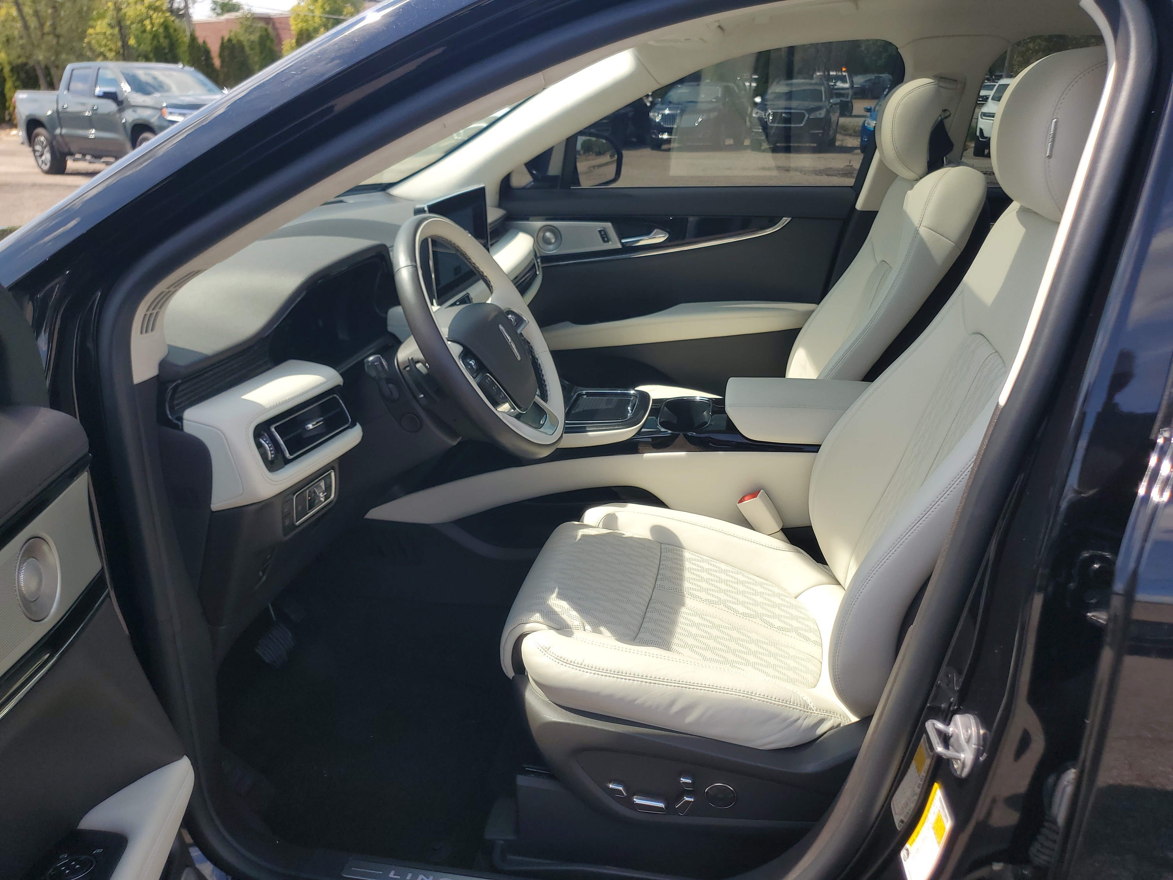 Certified 2023 Lincoln Nautilus Black Label w/ Class II Trailer Tow Package AWD/4WD image 12