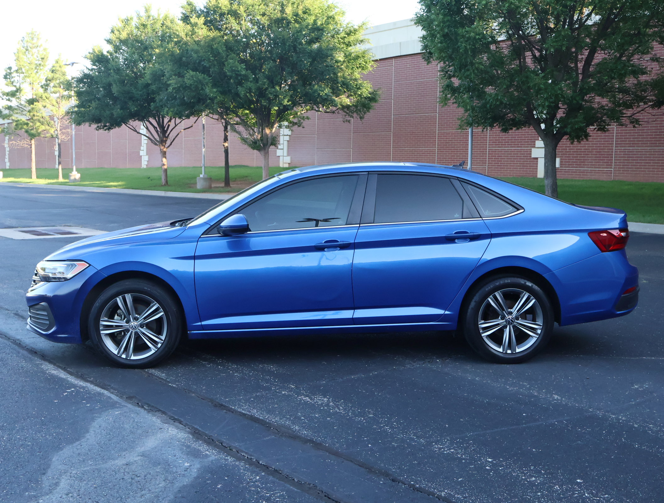 Used 2023 Volkswagen Jetta SE w/ Panoramic Sunroof Package FWD image 29