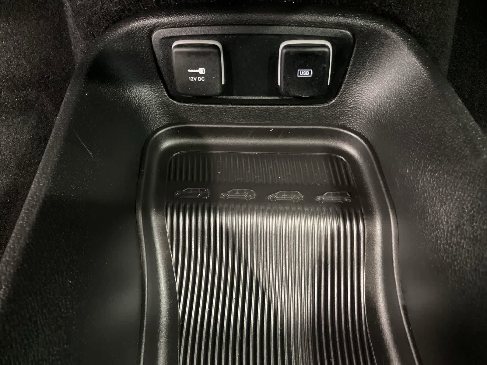 Used 2020 Chrysler Pacifica Touring-L FWD image 18