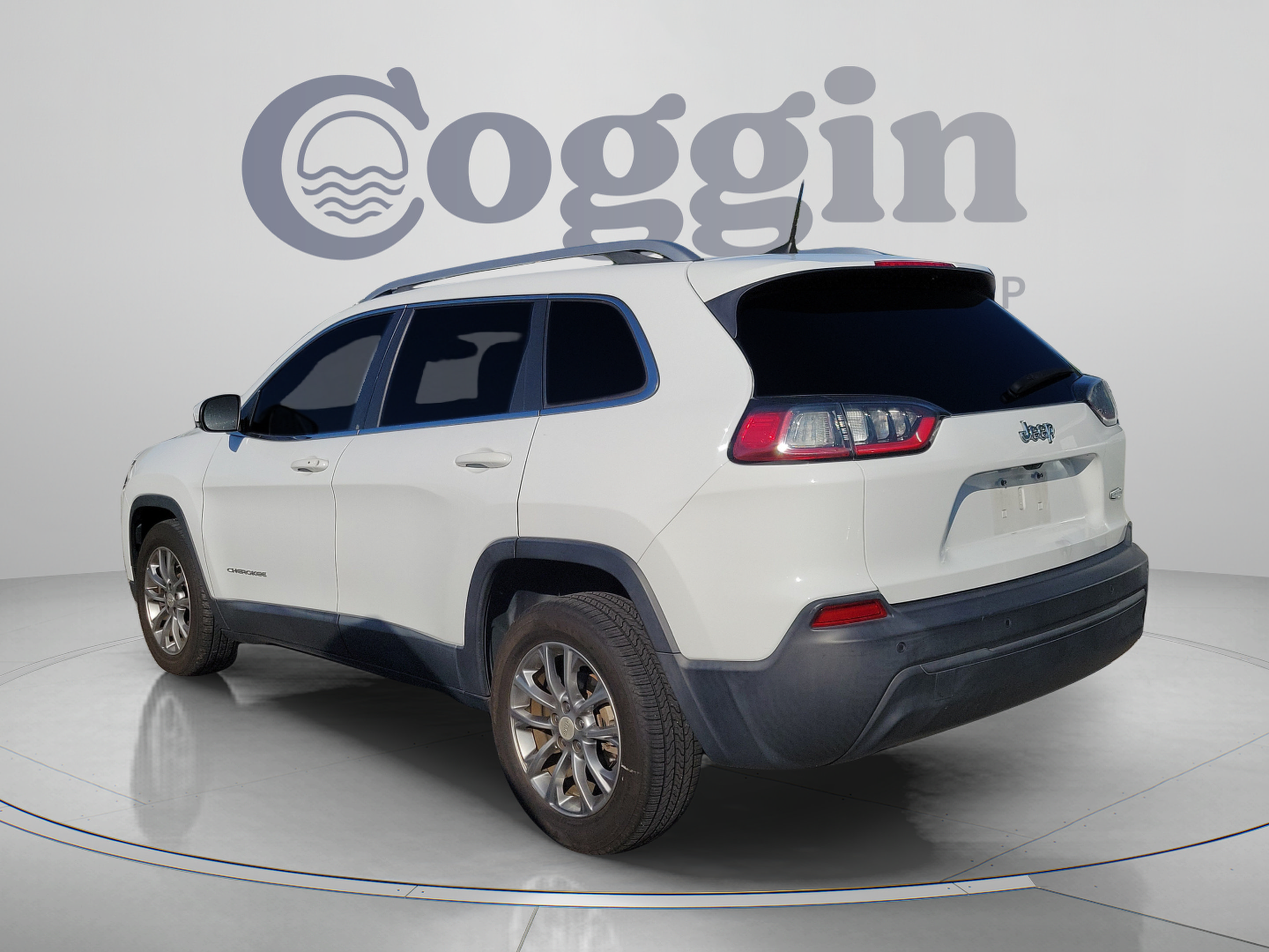 Used 2020 Jeep Cherokee Latitude Plus w/ Cold Weather Group FWD image 3