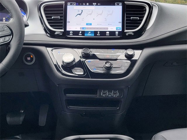 Certified 2024 Chrysler Pacifica Touring-L w/ S Appearance Package image 28