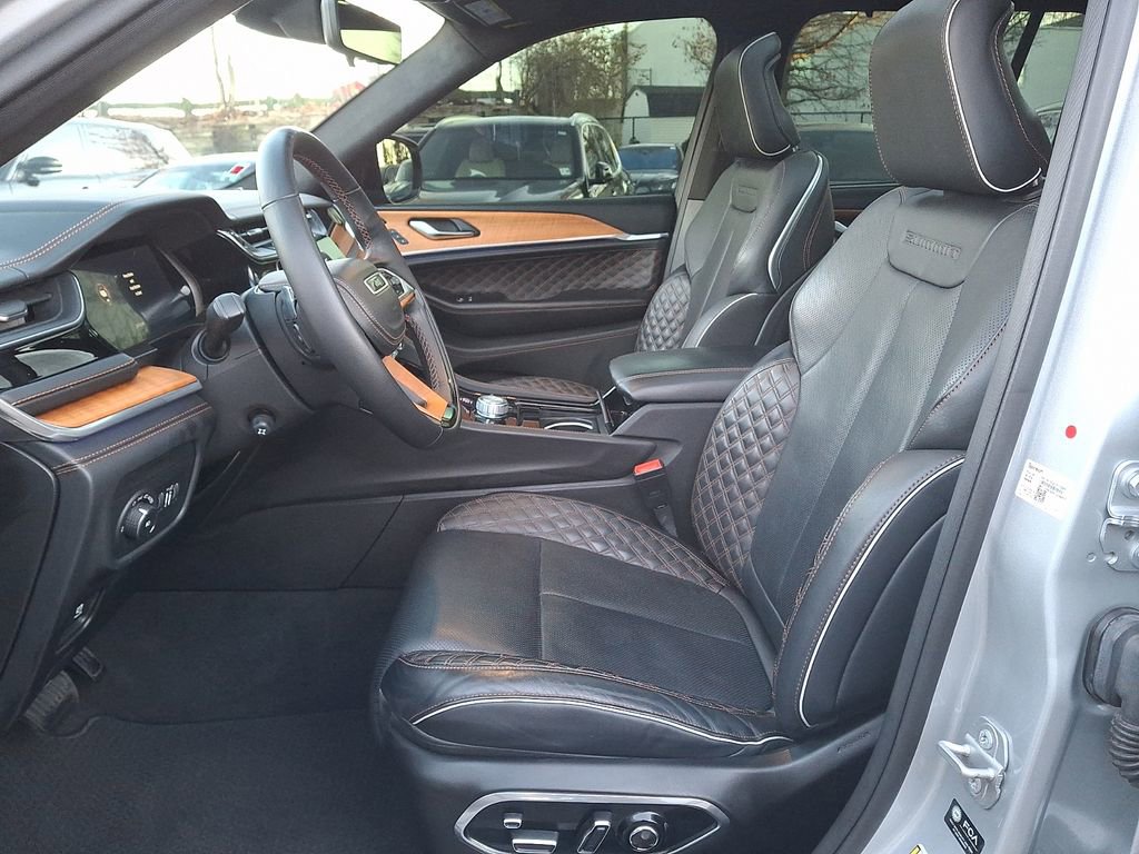 Used 2022 Jeep Grand Cherokee Summit image 11