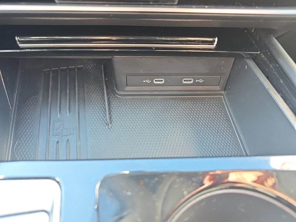 Used 2025 Volkswagen Atlas SE image 29