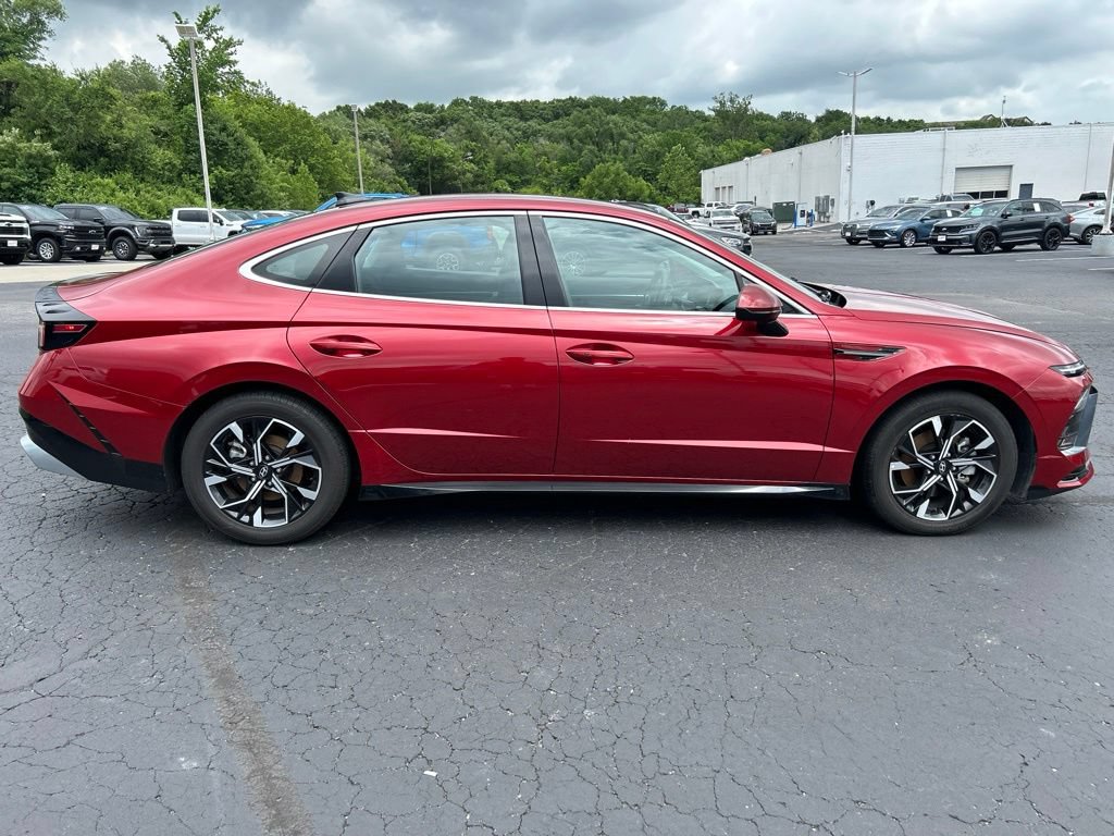 Used 2025 Hyundai Sonata SEL FWD image 4