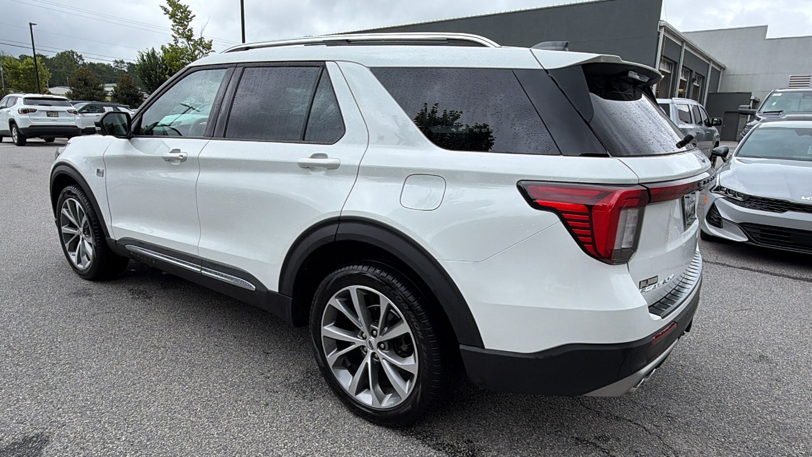 Used 2025 Ford Explorer Platinum w/ Ultimate Package AWD/4WD image 10