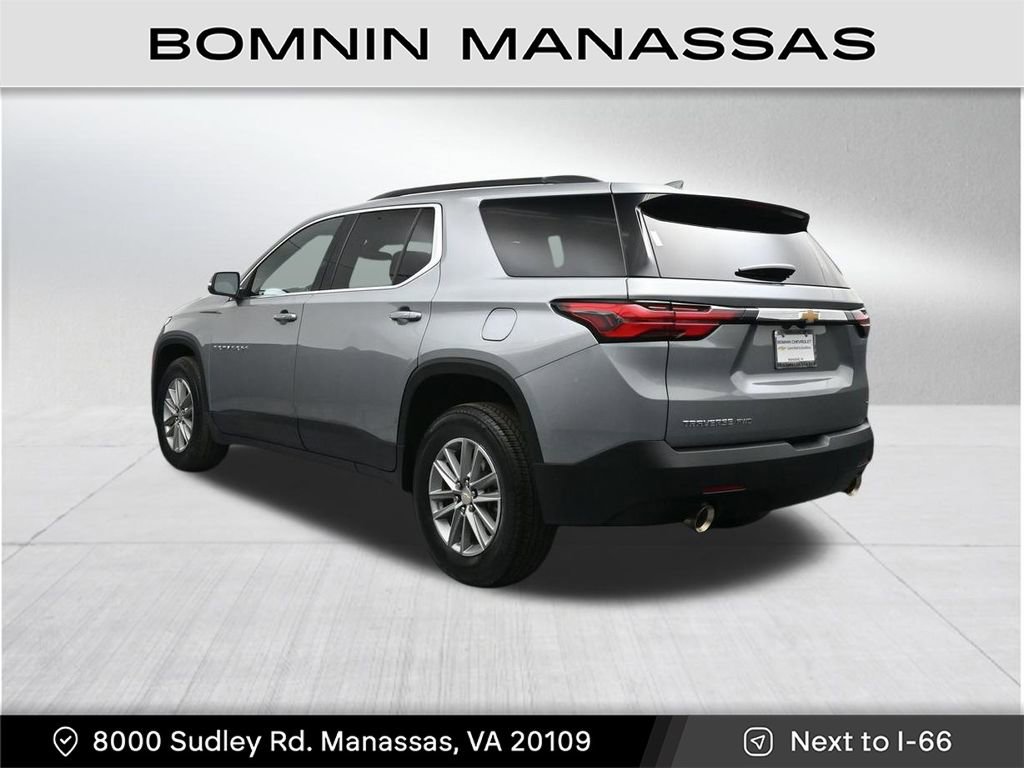 Used 2023 Chevrolet Traverse LT image 3