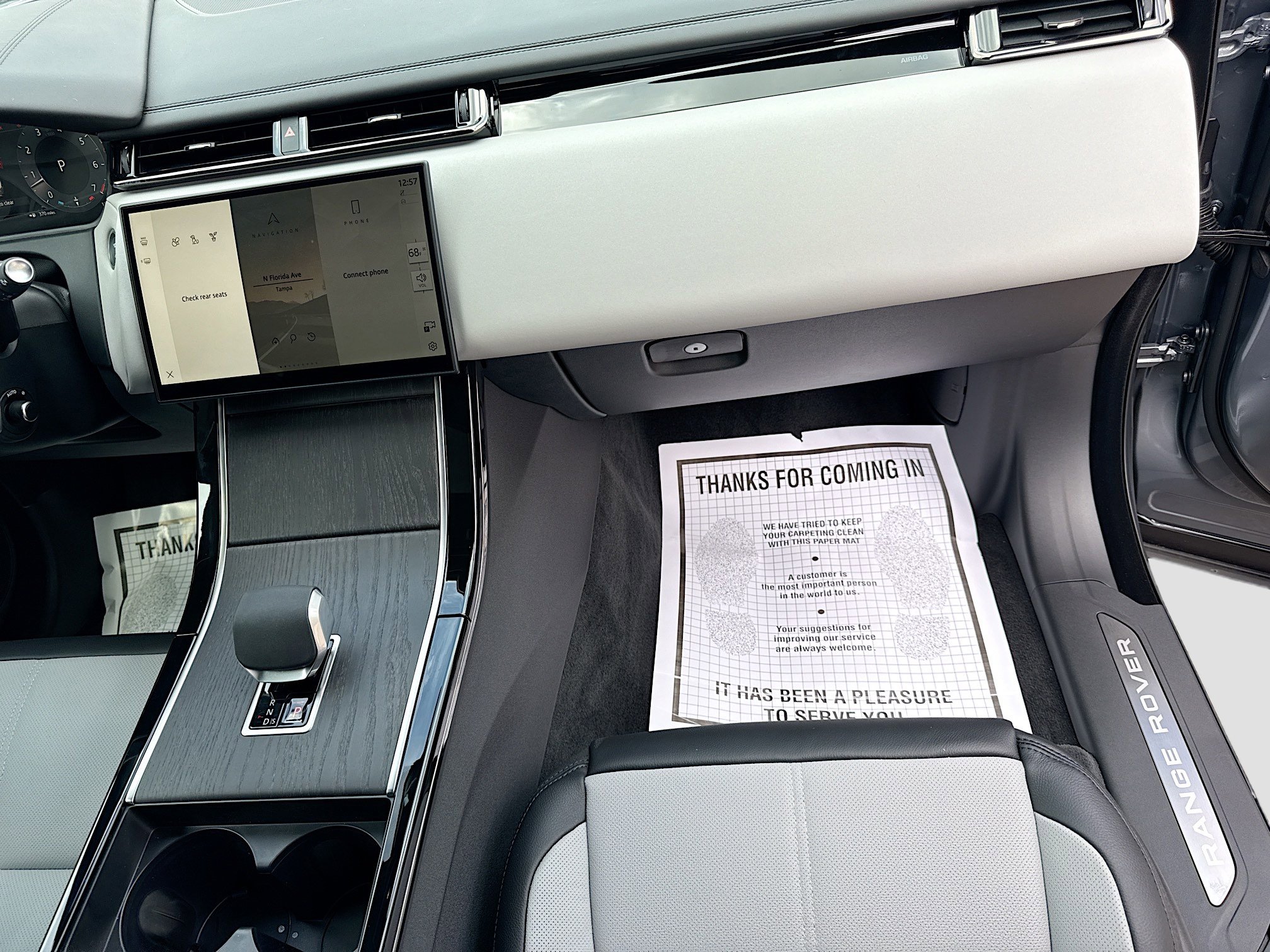New 2026 Land Rover Range Rover Velar Dynamic SE AWD/4WD image 17