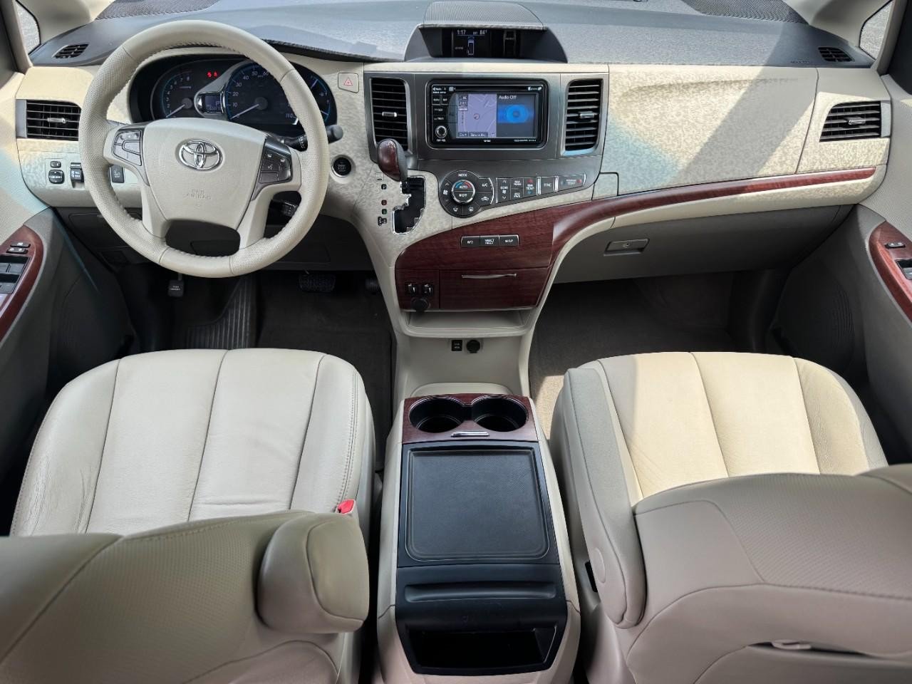 Used 2014 Toyota Sienna XLE FWD image 15