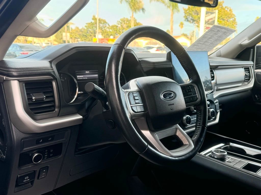 Used 2024 Ford Expedition XLT image 14