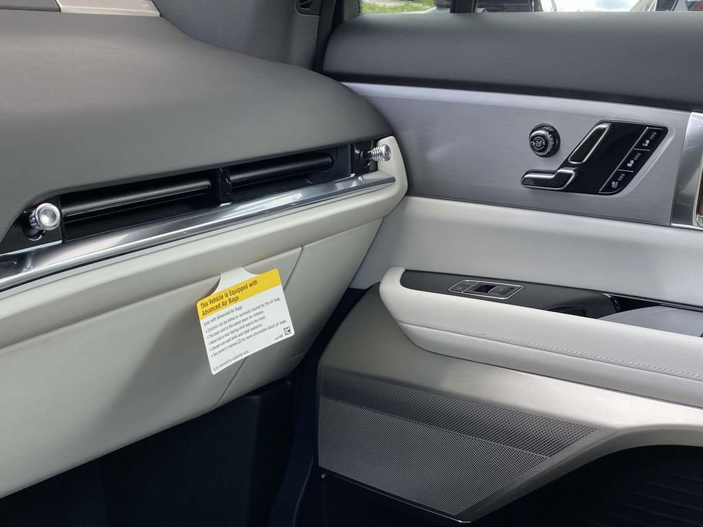 New 2026 Cadillac Vistiq Sport image 25