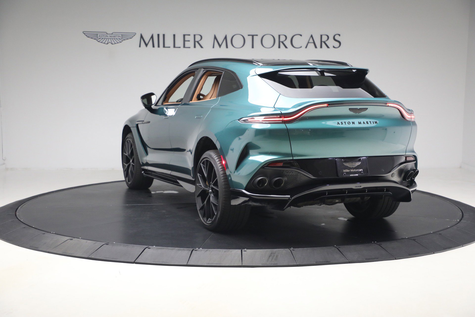 Used 2025 Aston Martin DBX 707 AWD/4WD image 4
