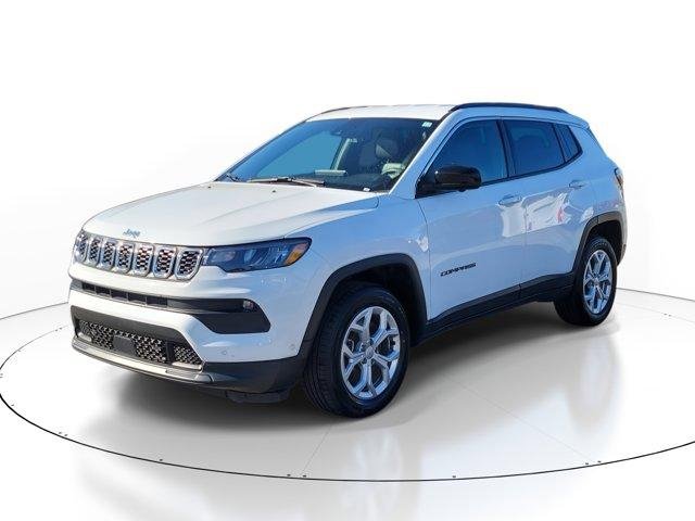 Used 2024 Jeep Compass Latitude w/ Convenience Group image 2
