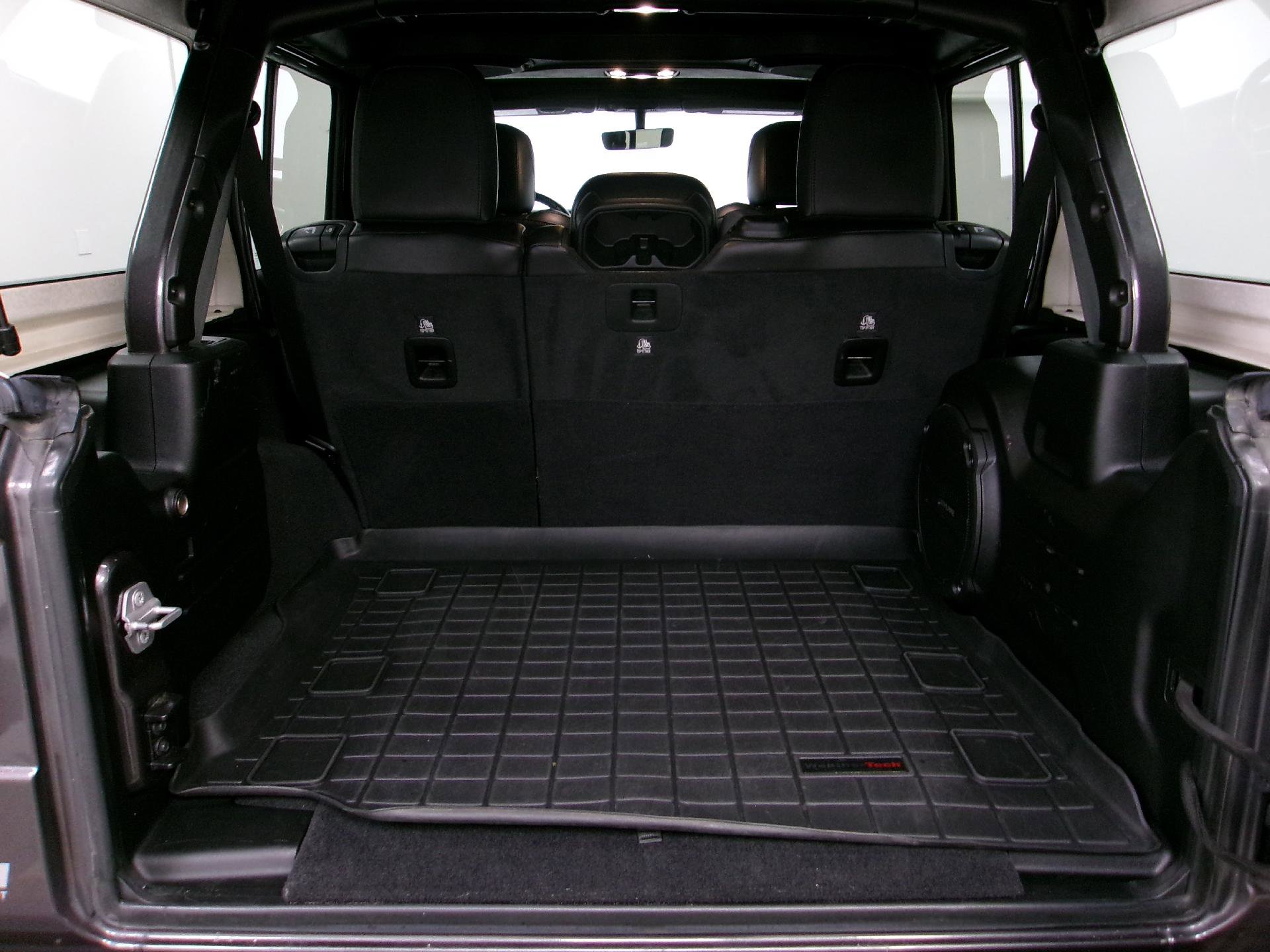 Used 2020 Jeep Wrangler Unlimited Sahara image 12