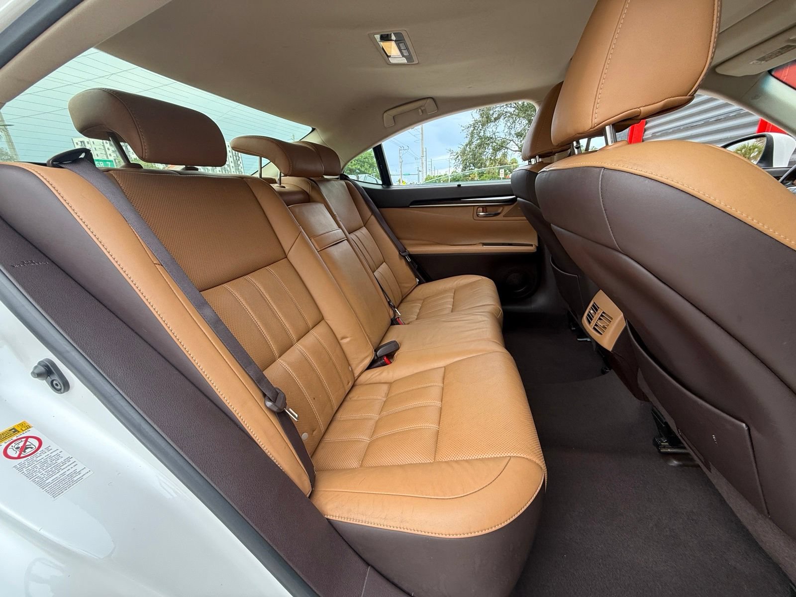 Used 2016 Lexus ES 300h w/ Ultra Luxury Package FWD image 39