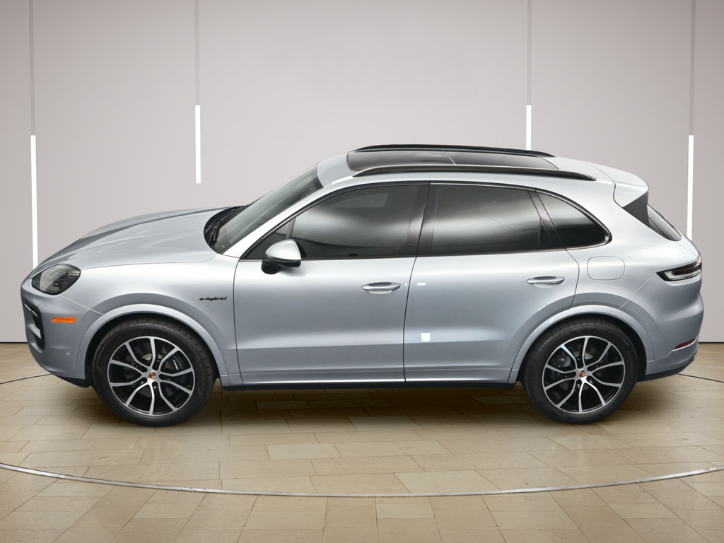 Certified 2025 Porsche Cayenne E-Hybrid AWD/4WD image 32