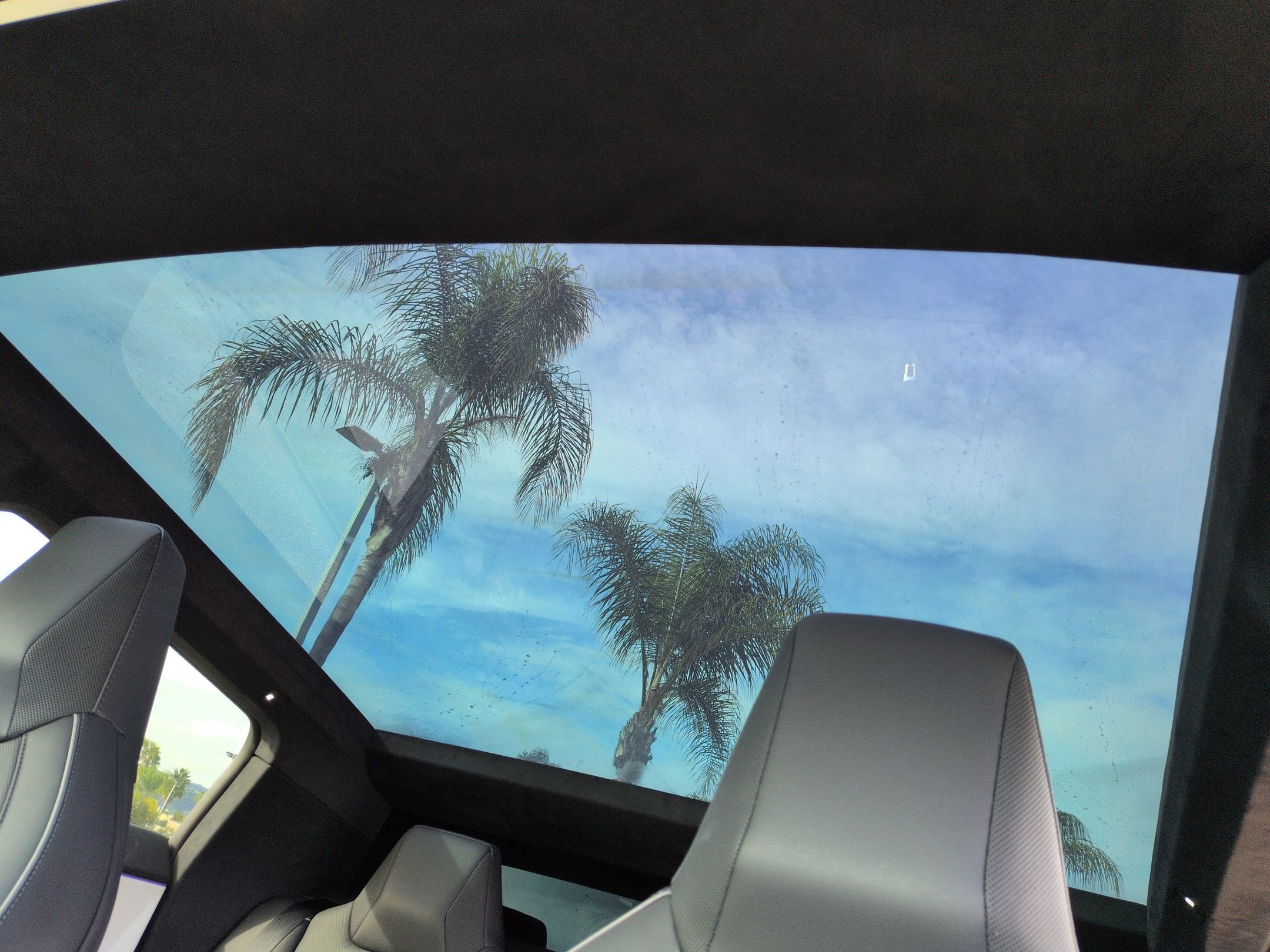 Used 2024 Tesla Cybertruck AWD Crew Cab image 27