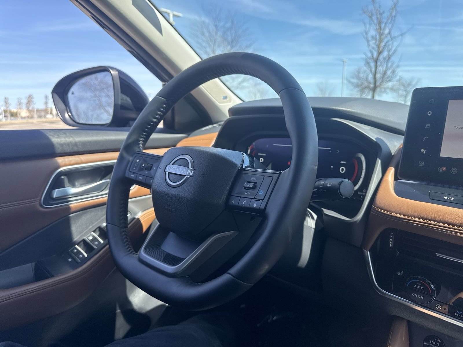 Used 2025 Nissan Rogue Platinum w/ Platinum Premium Package AWD/4WD image 21