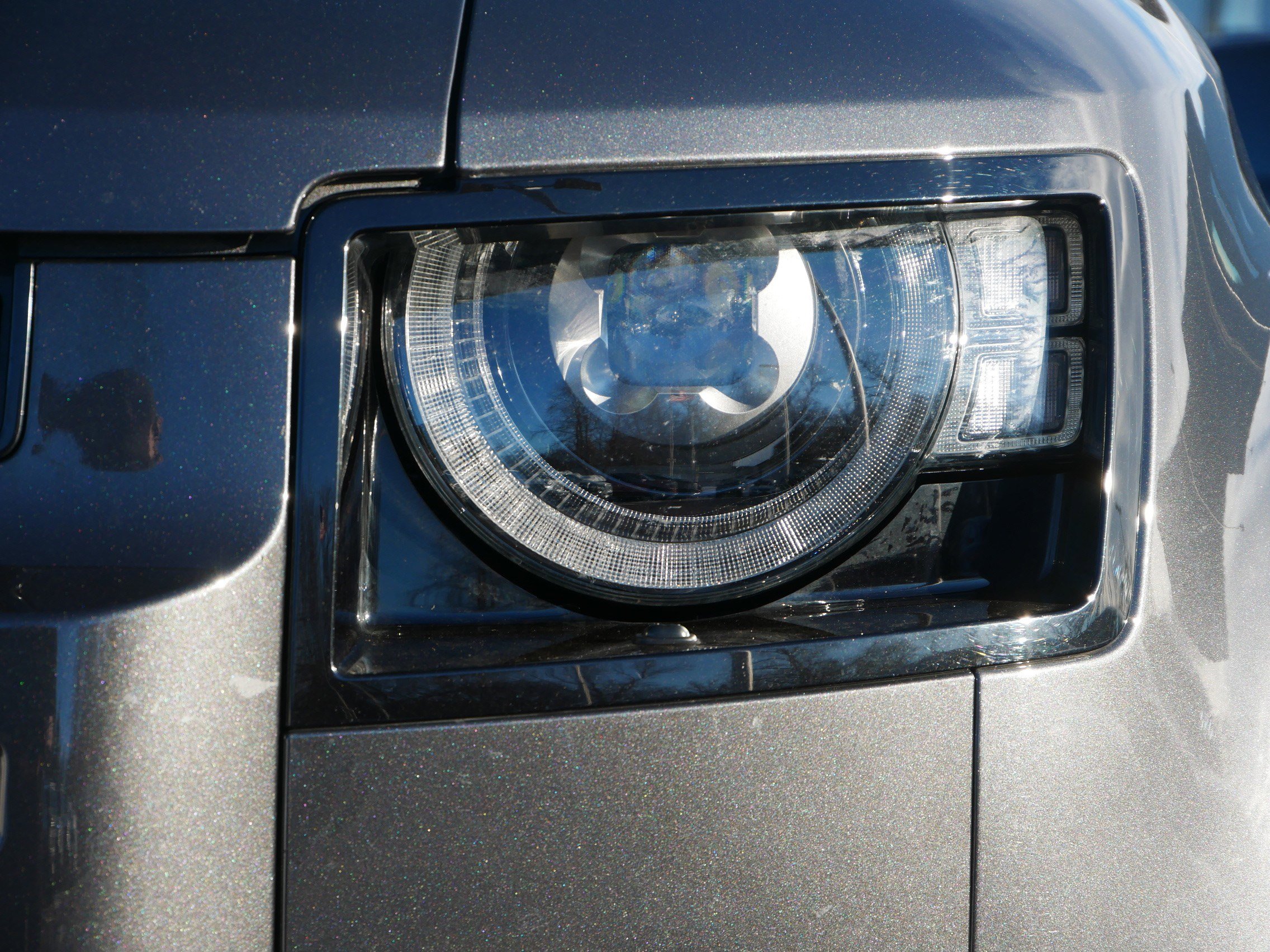 Certified 2025 Land Rover Defender 110 V8 image 9