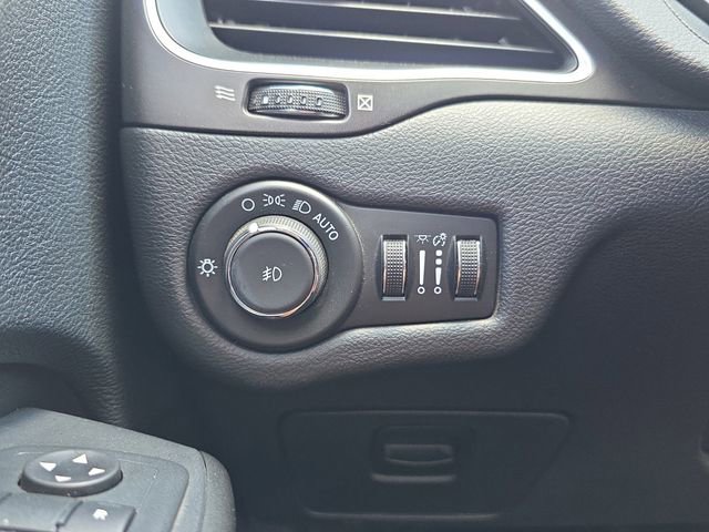 Used 2021 Jeep Cherokee Trailhawk AWD/4WD image 25