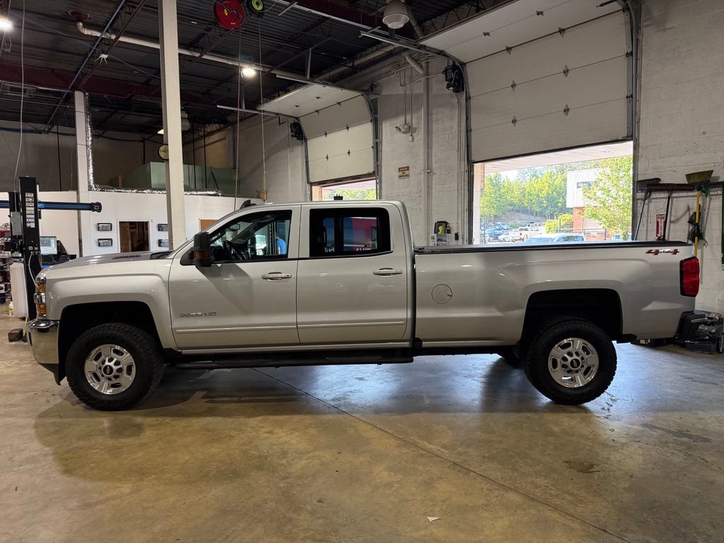 Used 2019 Chevrolet Silverado 2500 LT w/ LT Convenience Package AWD/4WD image 4