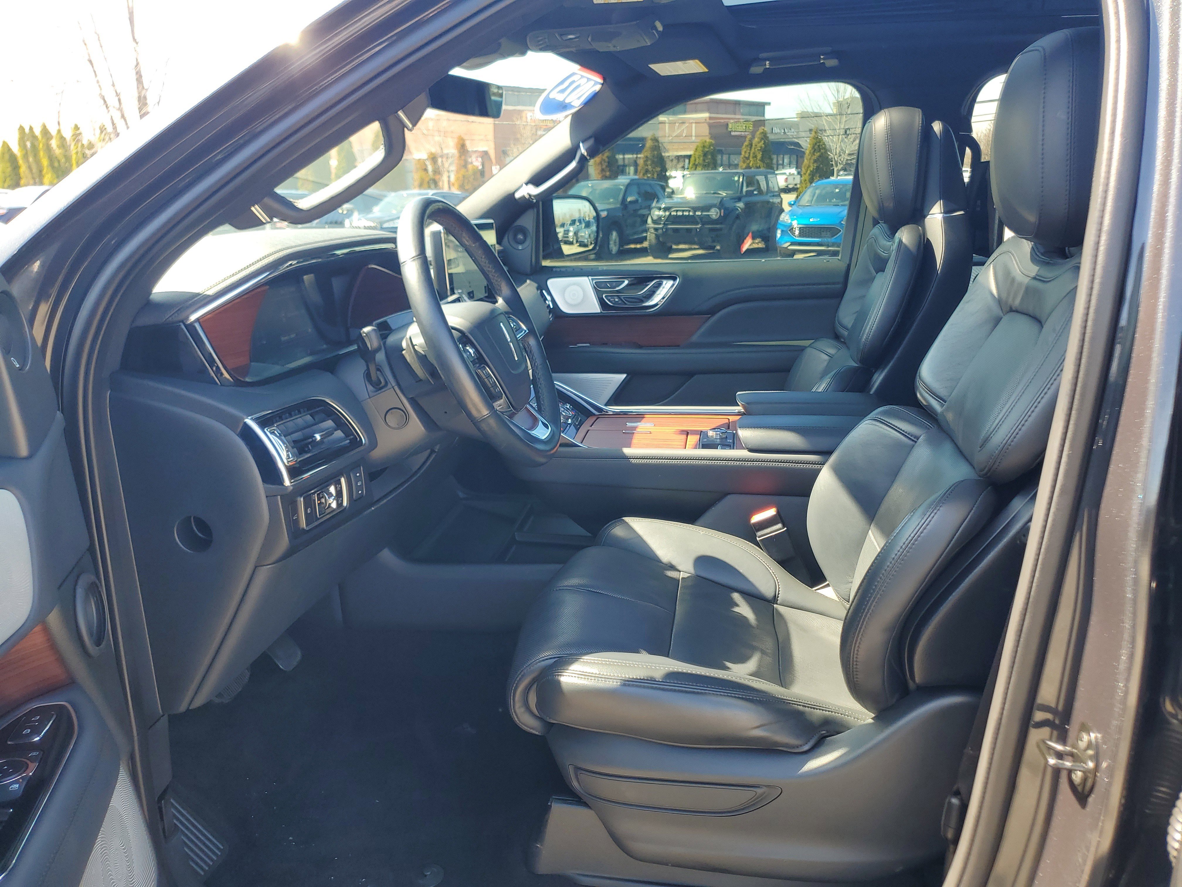 Certified 2023 Lincoln Navigator Reserve AWD/4WD image 12