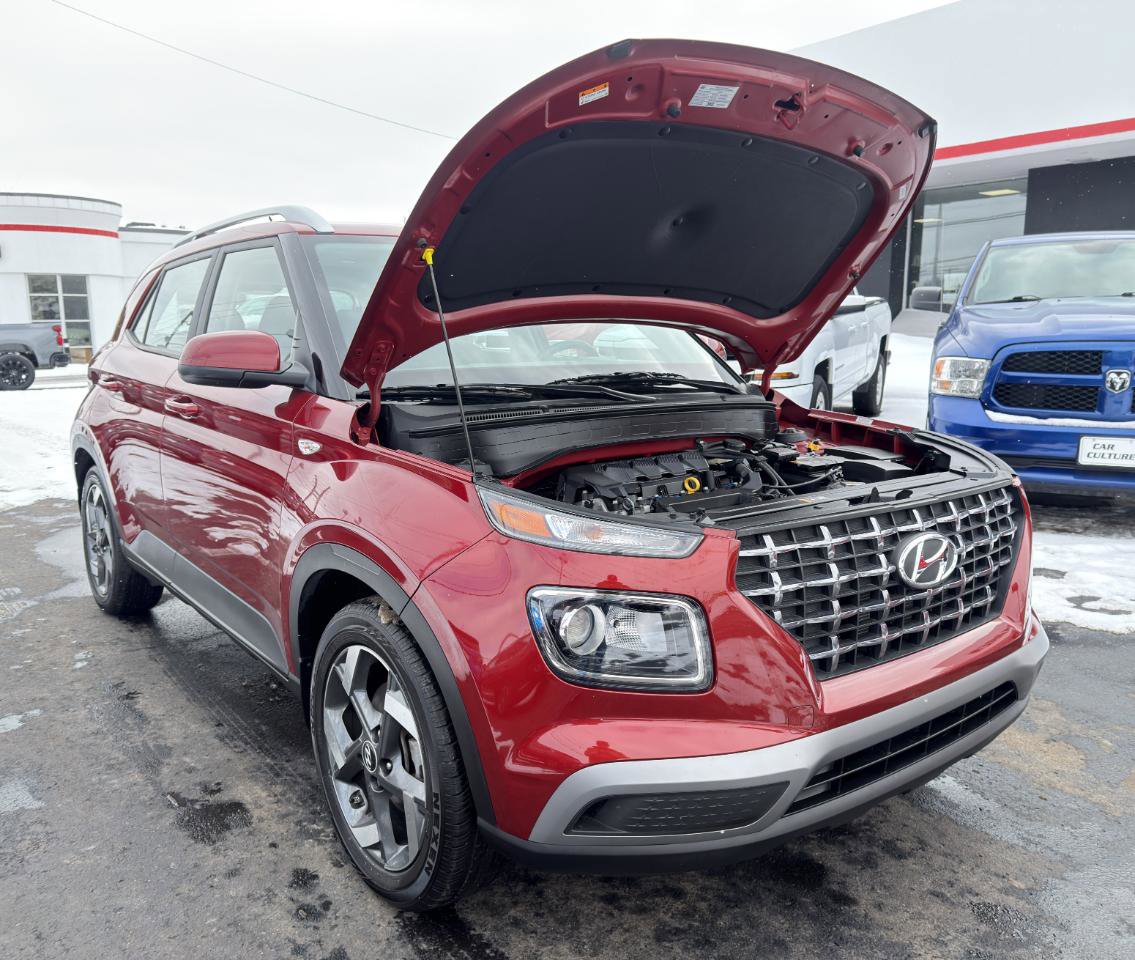 Used 2024 Hyundai Venue SEL FWD image 15