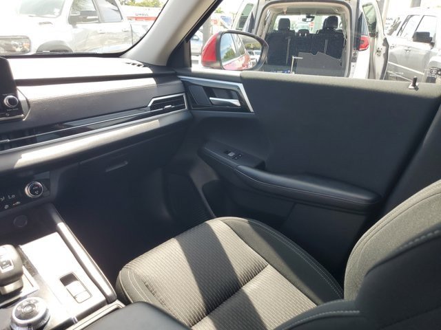 Used 2023 Mitsubishi Outlander ES FWD image 15