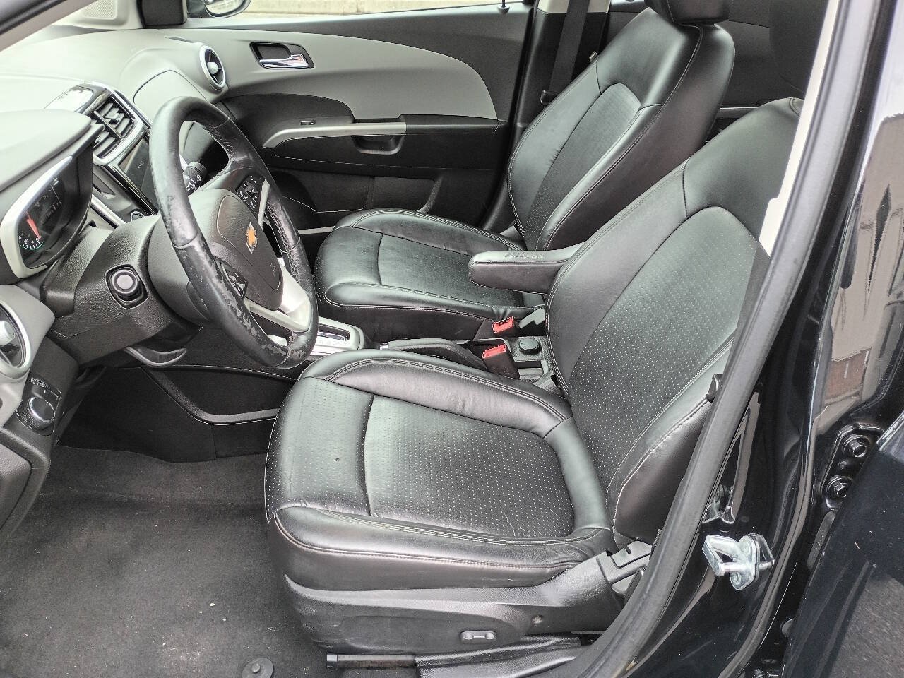 Used 2018 Chevrolet Sonic Premier FWD image 24