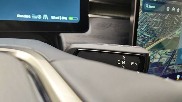 Used 2025 Rivian R1S Adventure image 47