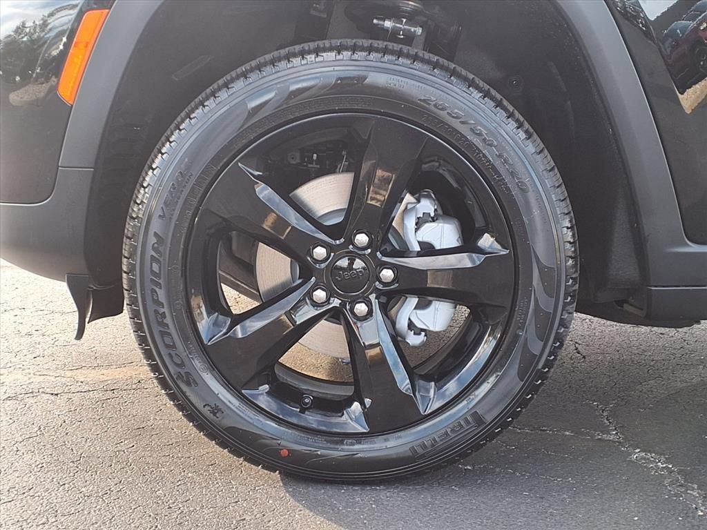 New 2025 Jeep Grand Cherokee Limited w/ Black Appearance Package AWD/4WD image 25