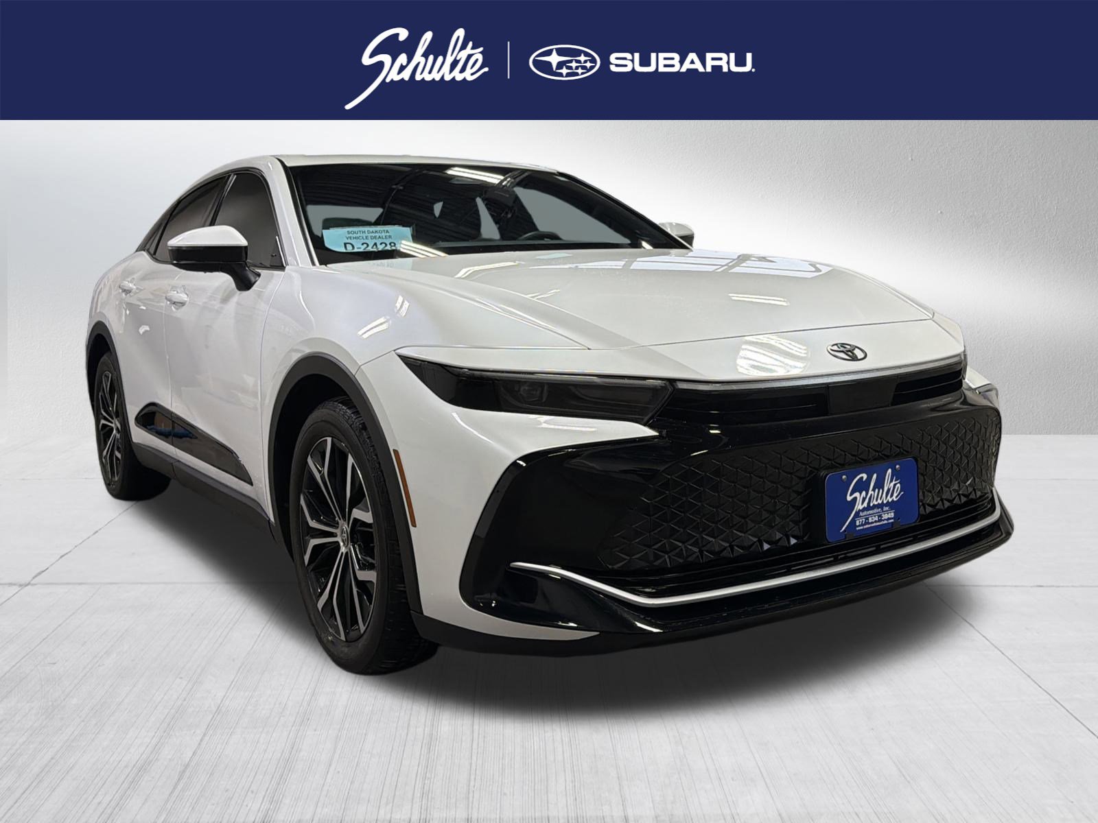 Used 2023 Toyota Crown XLE image 1