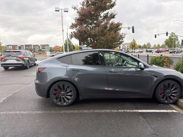 Used 2023 Tesla Model Y Performance AWD/4WD image 5