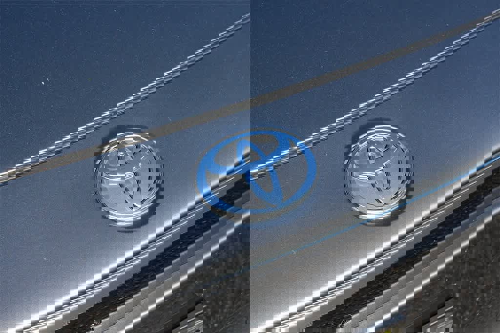 Used 2023 Toyota bZ4X Limited image 17