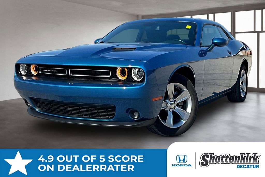 Used 2022 Dodge Challenger SXT w/ Driver Convenience Group RWD image 1