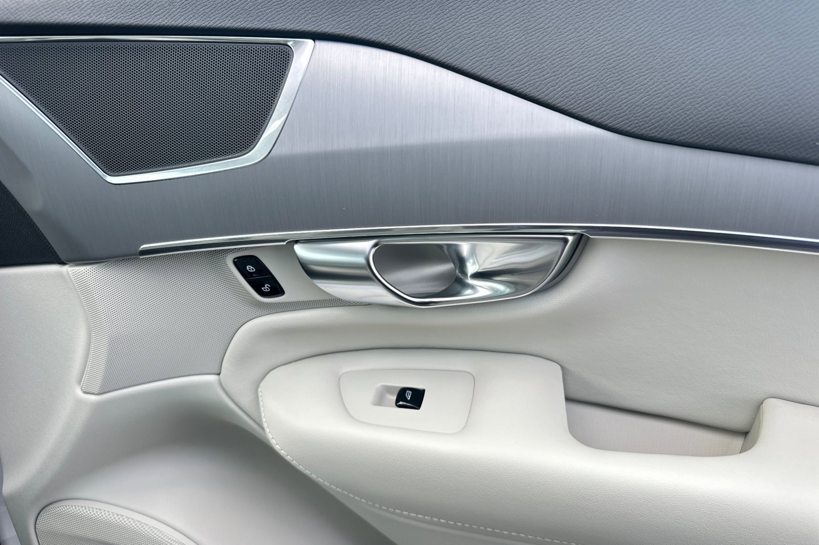 Certified 2025 Volvo XC90 B5 Core w/ Protection Package Premier image 20