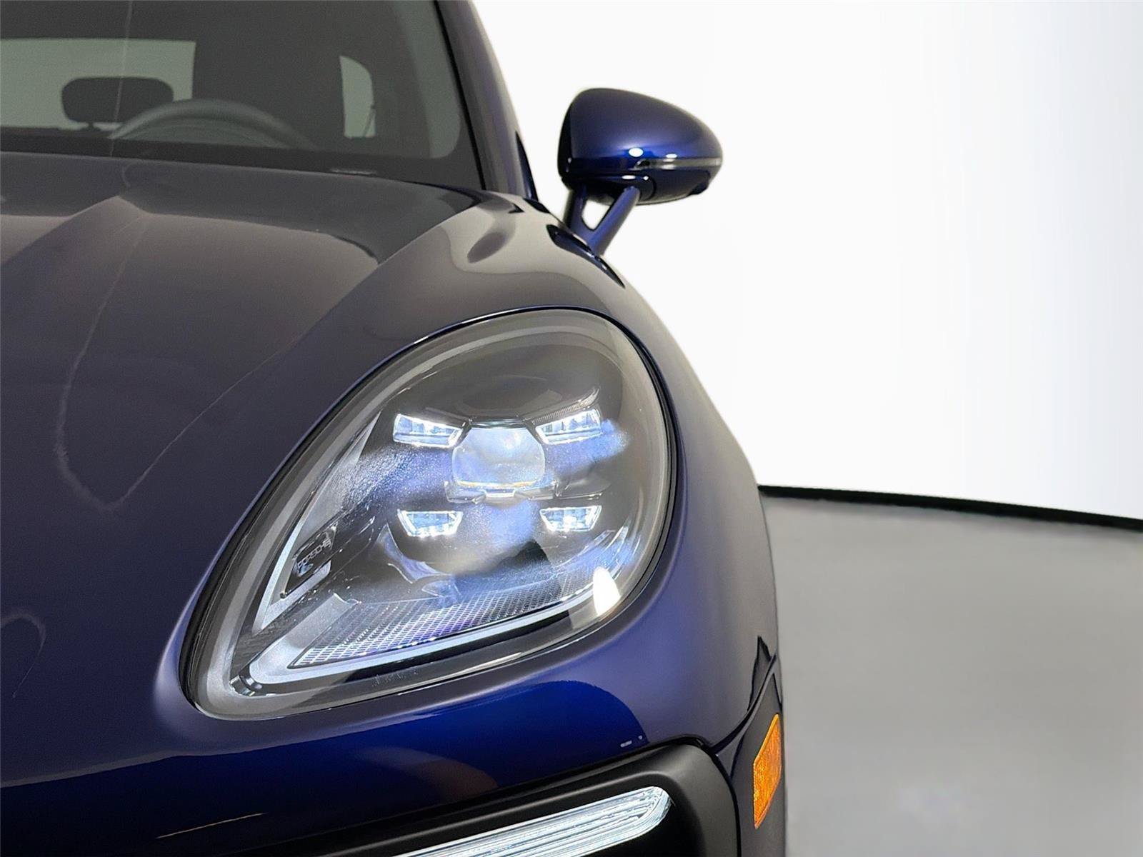 Certified 2026 Porsche Macan Turbo AWD/4WD image 15