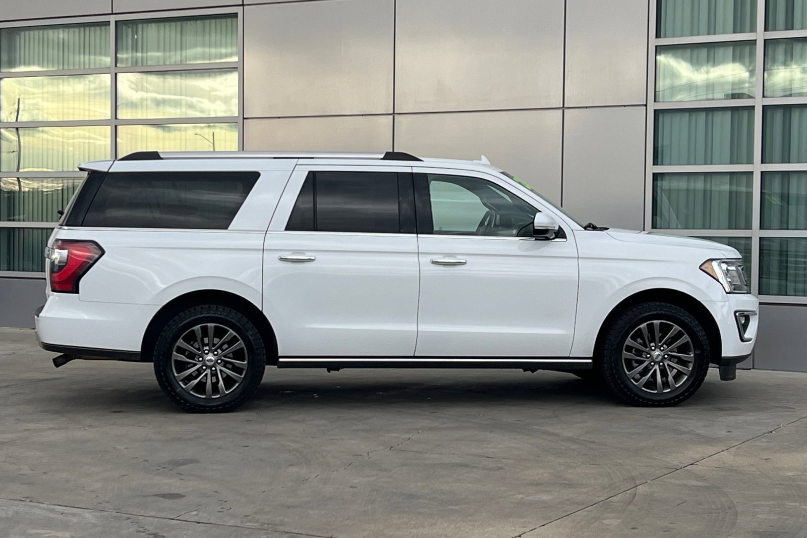Used 2020 Ford Expedition Max Limited image 3