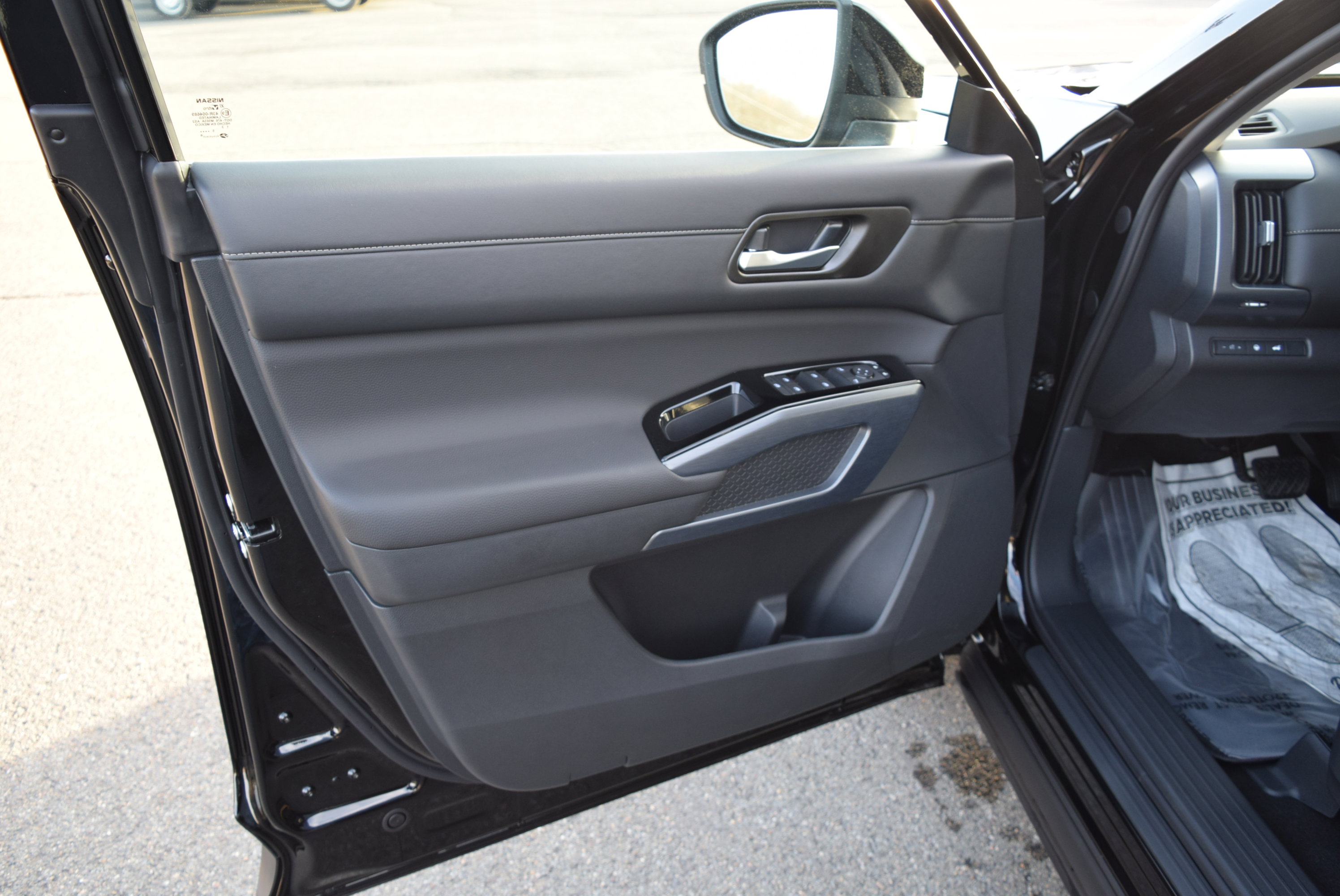 New 2025 Nissan Pathfinder SL image 12