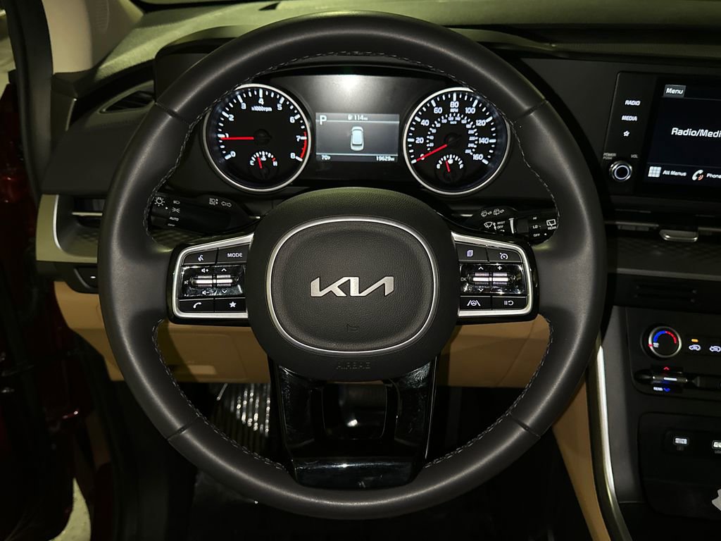 Used 2024 Kia Carnival LX FWD image 24