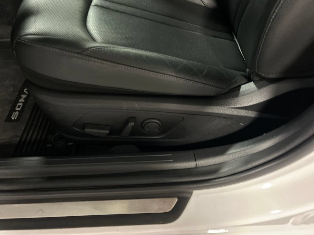 Used 2025 Hyundai Sonata Limited FWD image 11