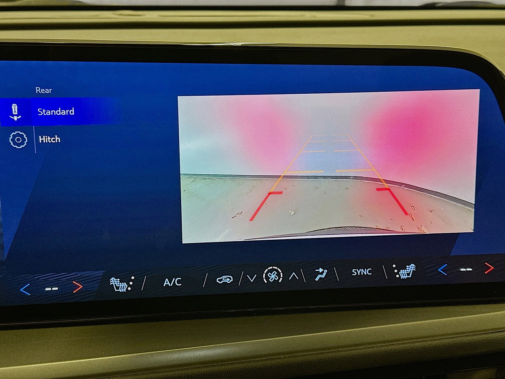 Used 2025 Chevrolet Traverse LT image 23