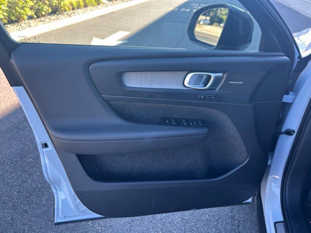 Certified 2026 Volvo XC40 B5 Plus AWD/4WD image 19